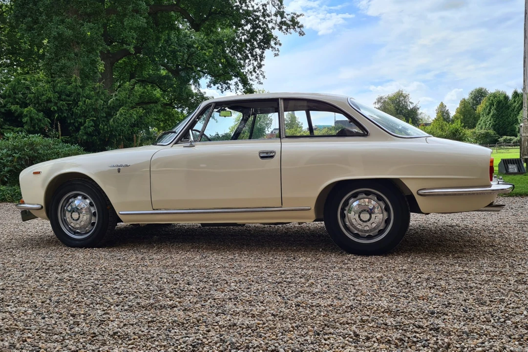 1965 Alfa Romeo 2600 - Image 5 of 31