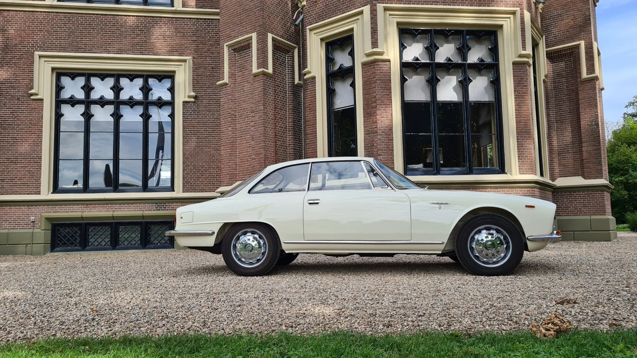 1965 Alfa Romeo 2600 - Image 14 of 31