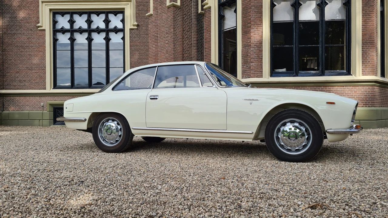 1965 Alfa Romeo 2600 - Image 13 of 31