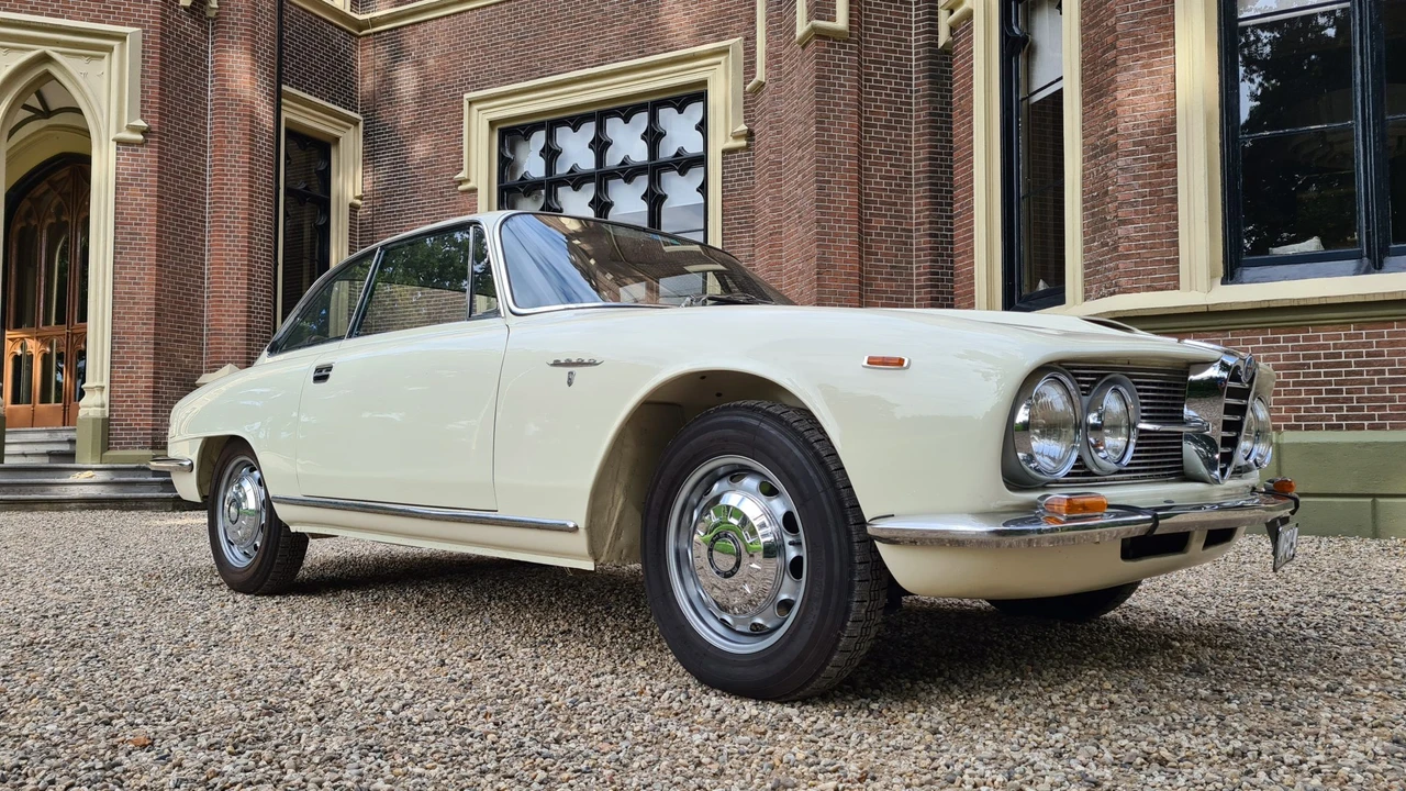 1965 Alfa Romeo 2600 - Image 15 of 31