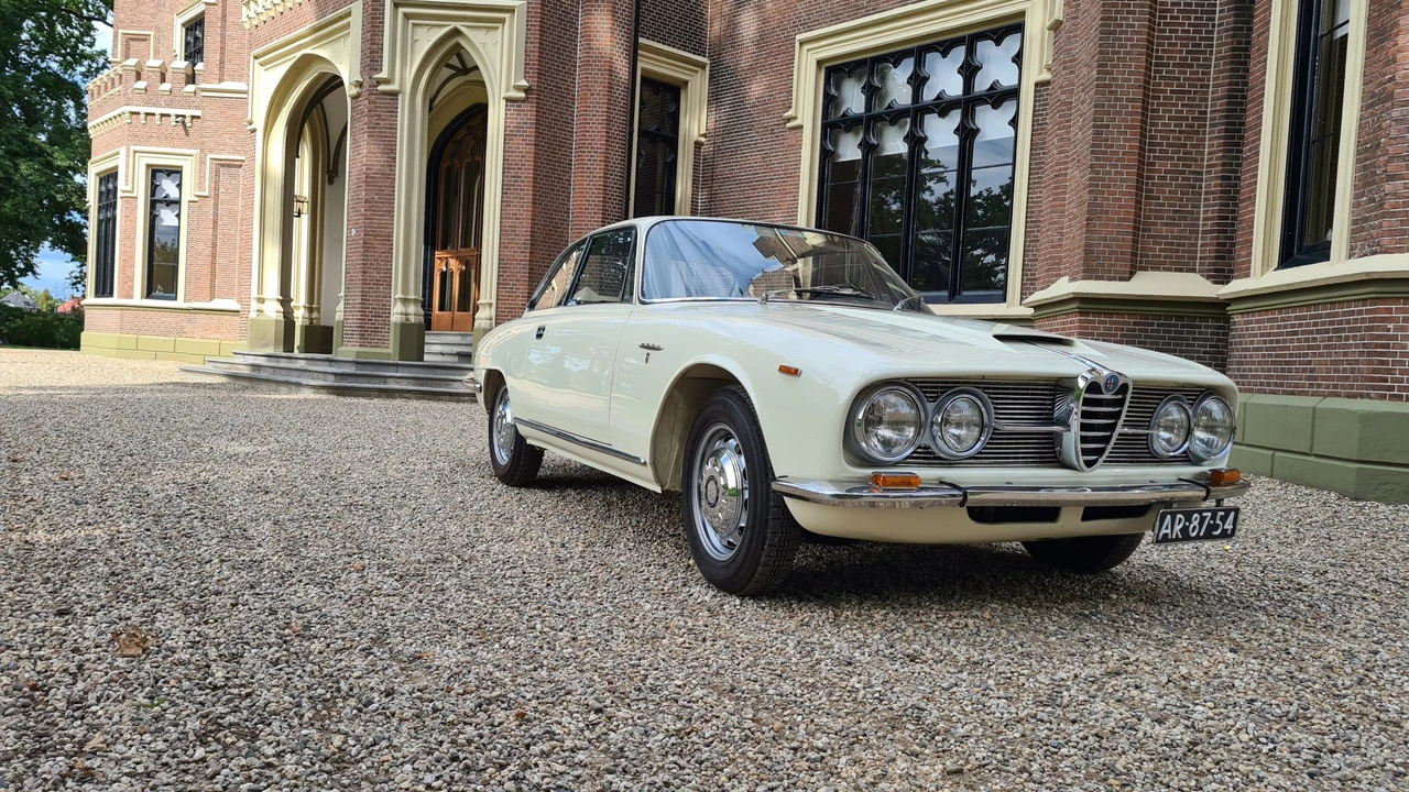 1965 Alfa Romeo 2600 - Image 16 of 31