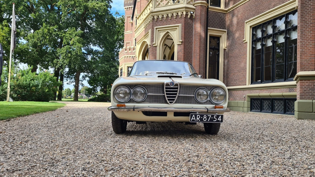 1965 Alfa Romeo 2600 - Image 21 of 31