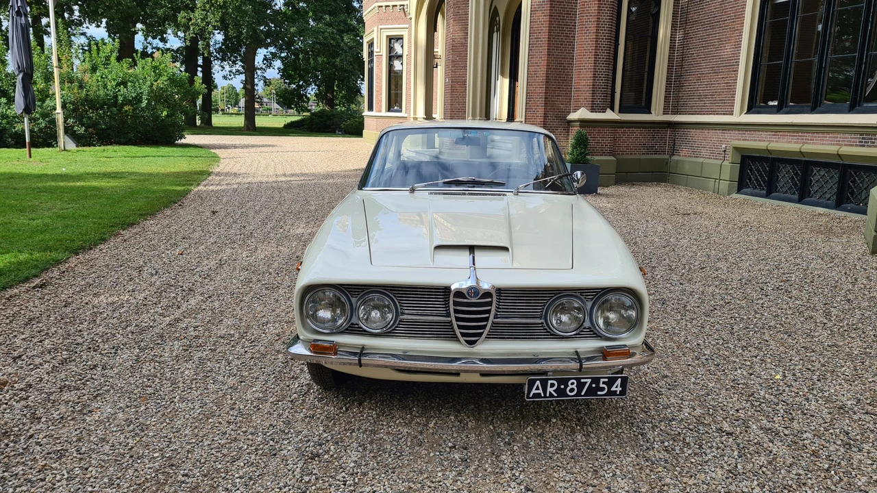 1965 Alfa Romeo 2600 - Image 19 of 31