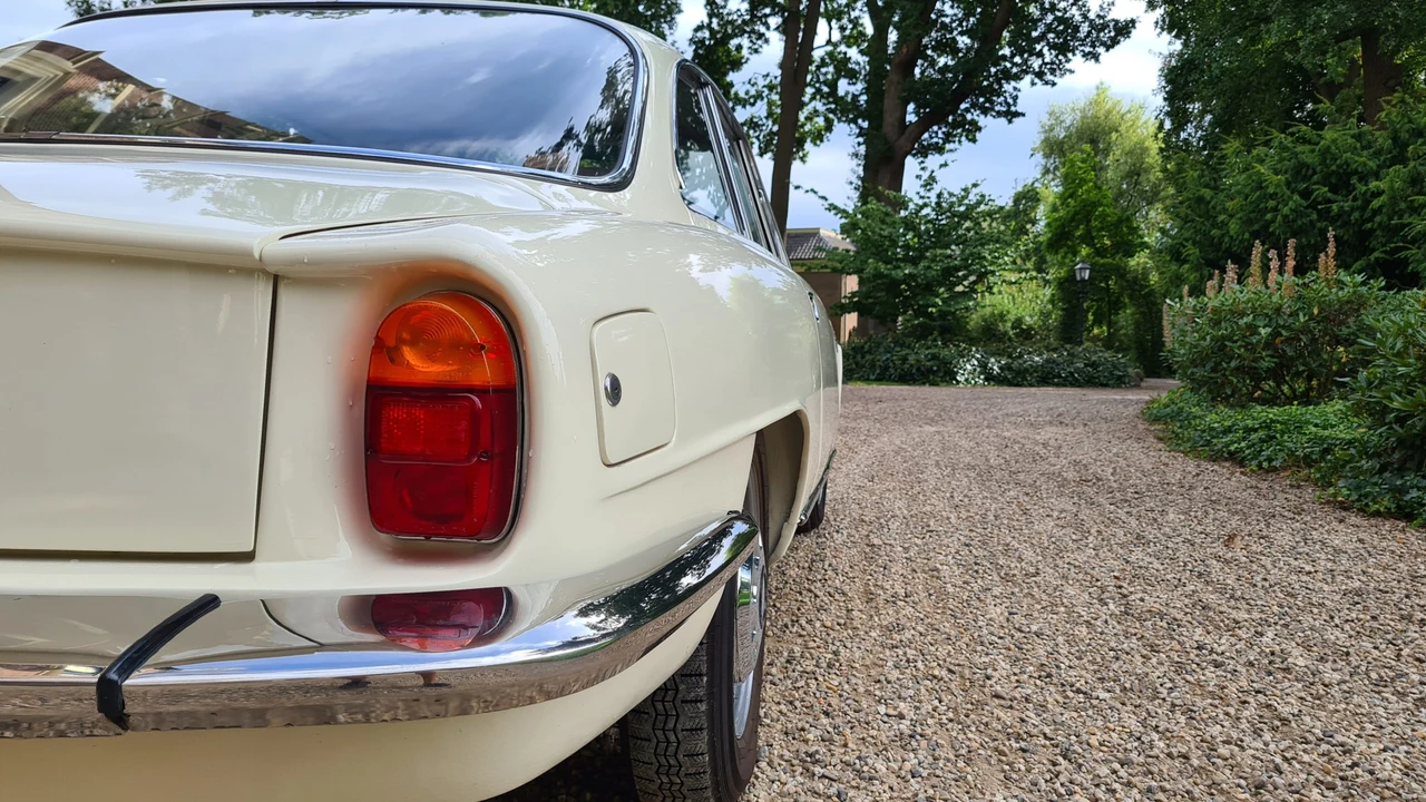 1965 Alfa Romeo 2600 - Image 29 of 31