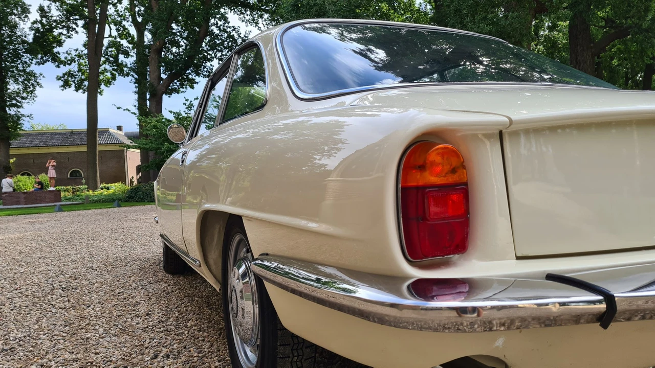 1965 Alfa Romeo 2600 - Image 28 of 31