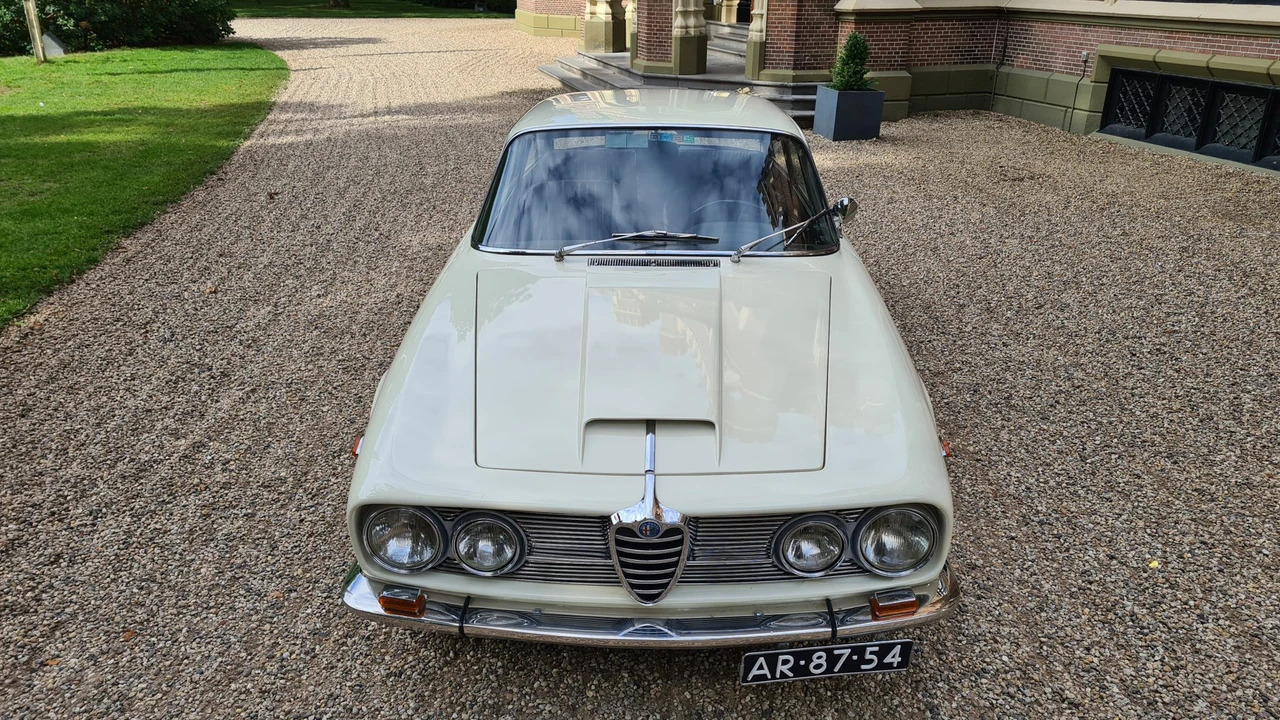 1965 Alfa Romeo 2600 - Image 20 of 31