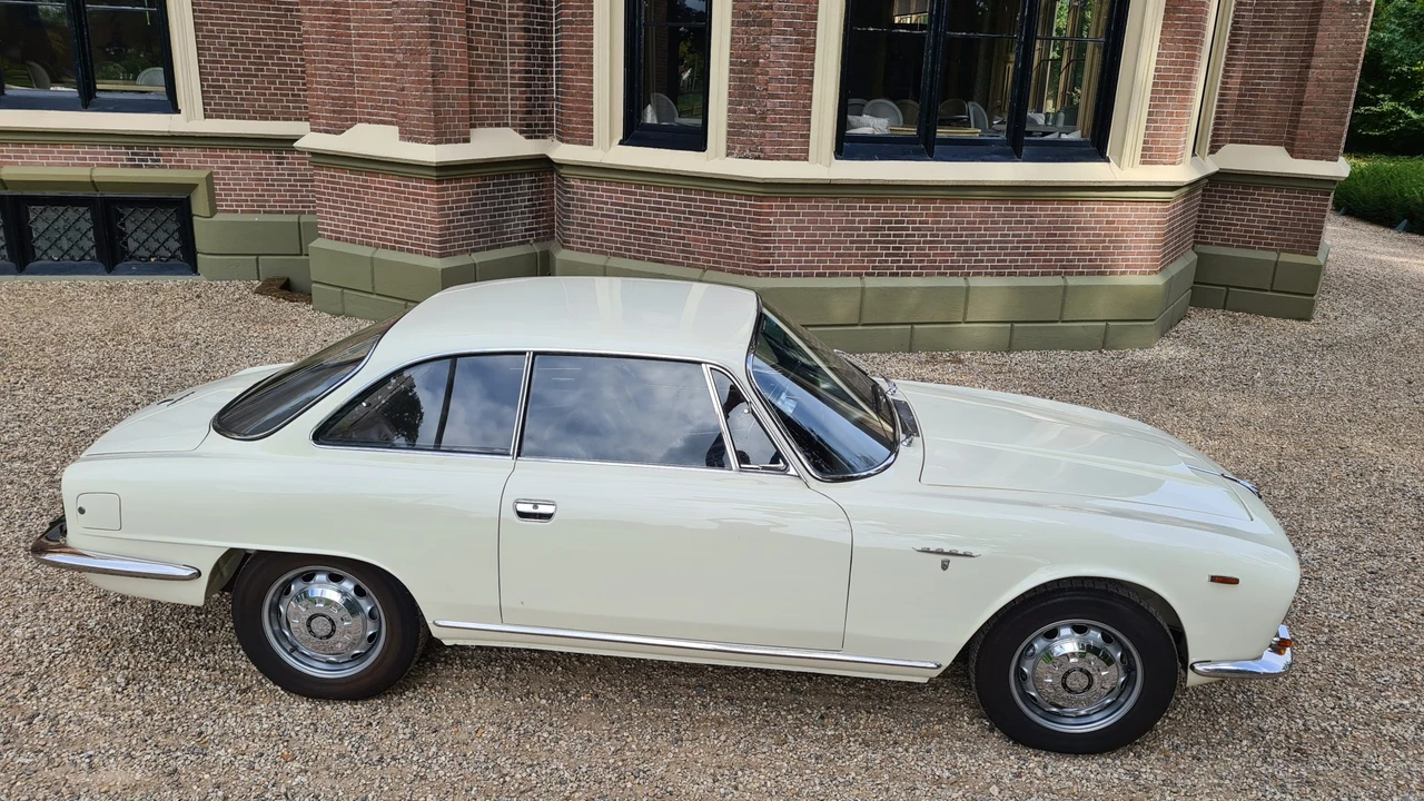 1965 Alfa Romeo 2600 - Image 12 of 31