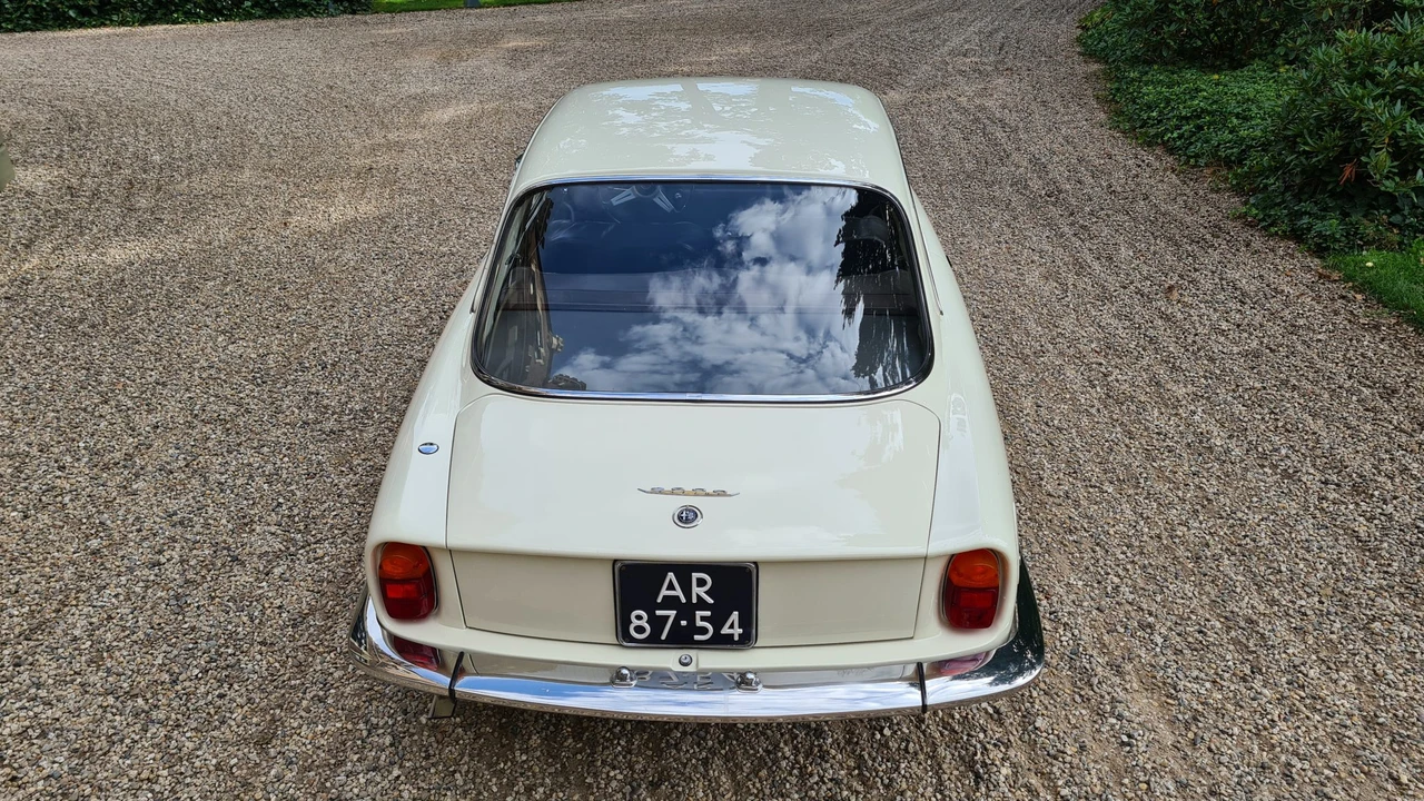 1965 Alfa Romeo 2600 - Image 10 of 31
