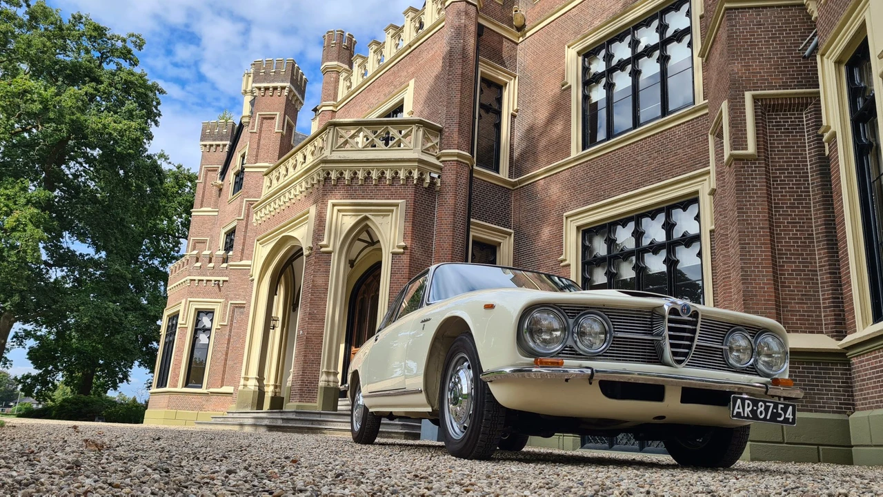 1965 Alfa Romeo 2600 - Image 17 of 31