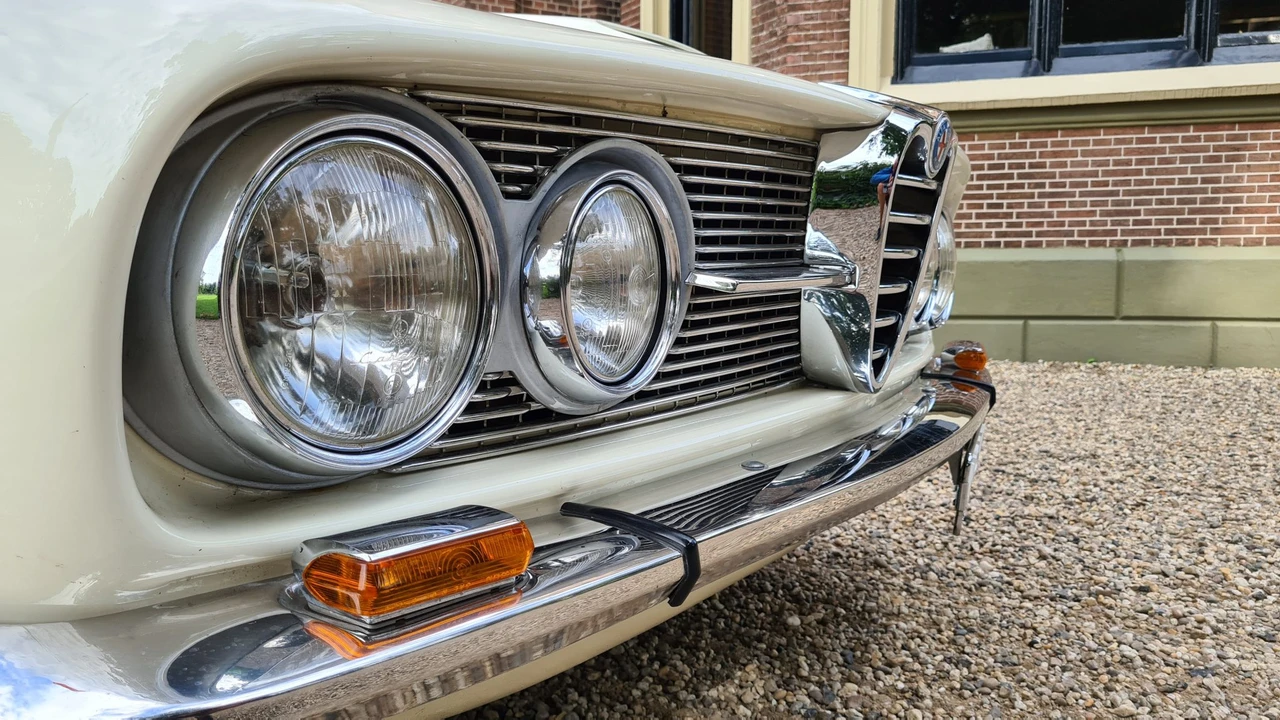 1965 Alfa Romeo 2600 - Image 25 of 31