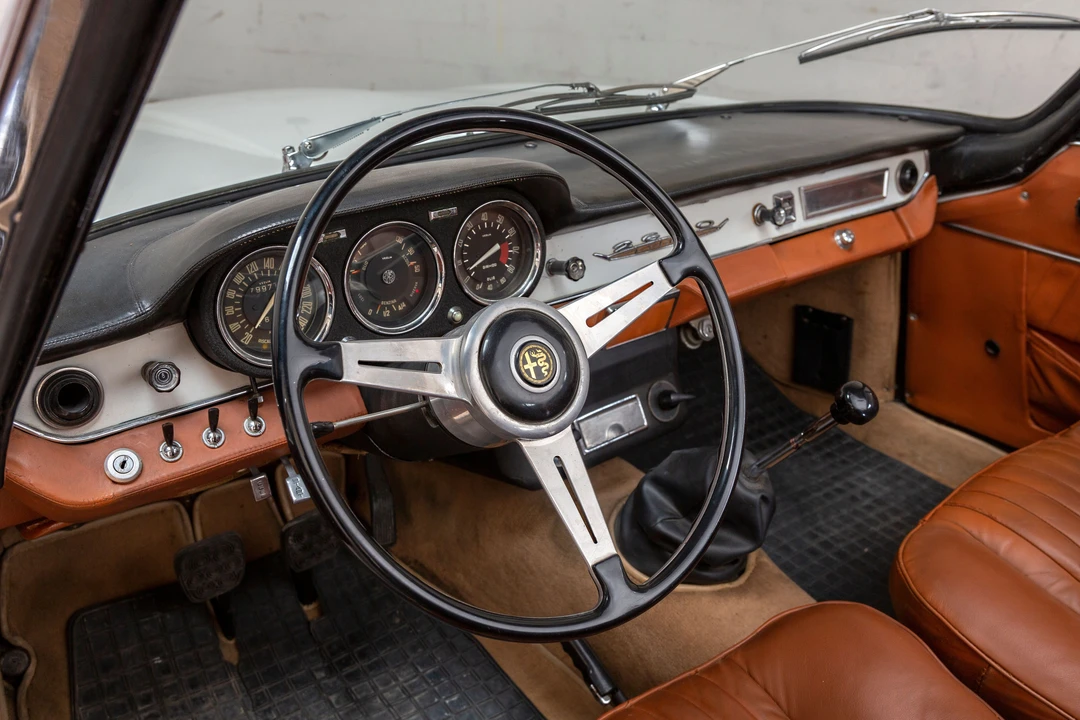 1965 Alfa Romeo 2600 - Image 10 of 31