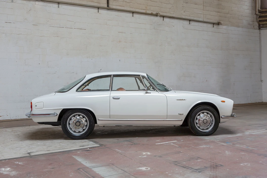 1965 Alfa Romeo 2600 - Image 3 of 31