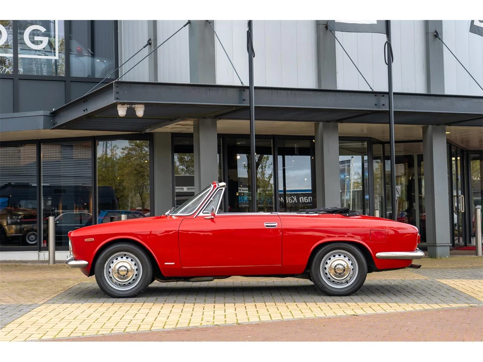 1965 Alfa Romeo Giulia Sprint GT - Image 2 of 11