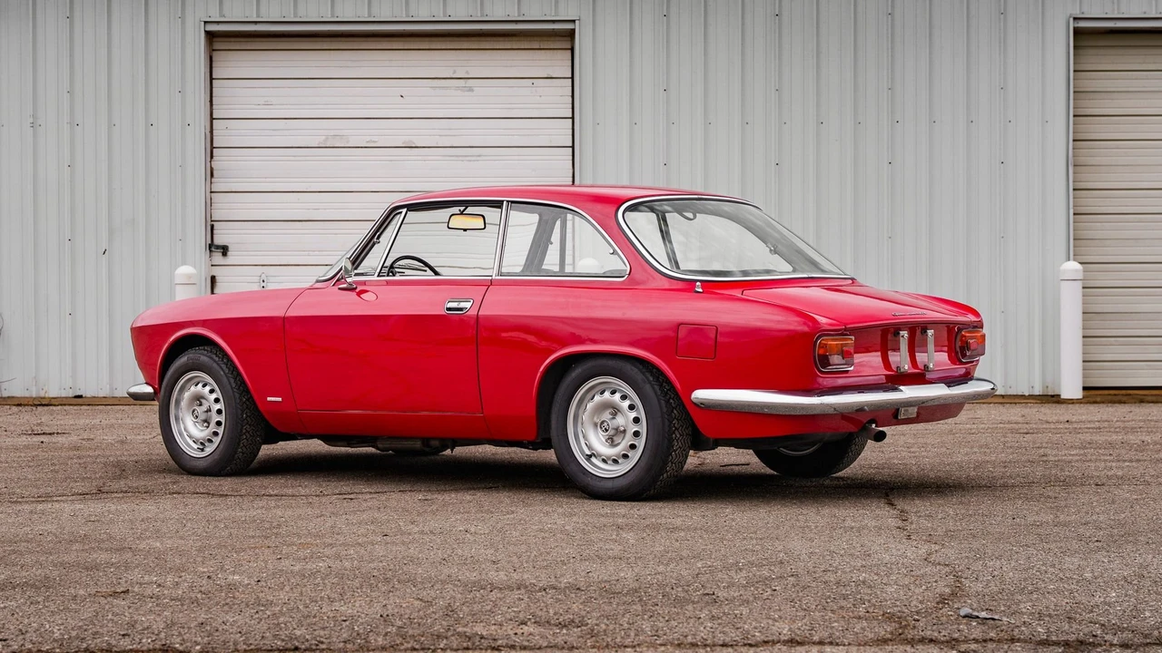 1965 Alfa Romeo Giulia Sprint GT - Image 25 of 31