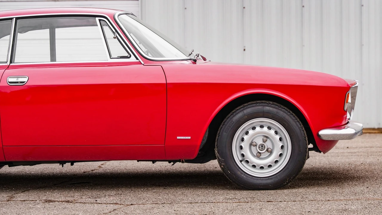 1965 Alfa Romeo Giulia Sprint GT - Image 17 of 31