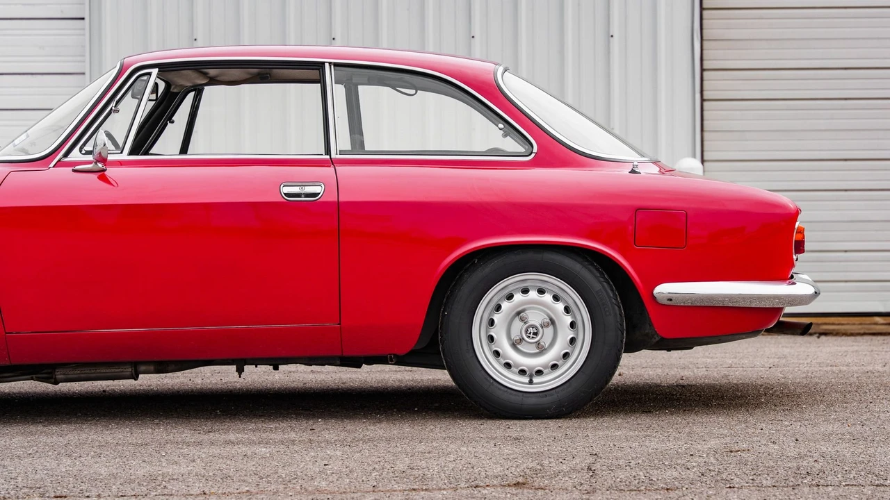 1965 Alfa Romeo Giulia Sprint GT - Image 23 of 31