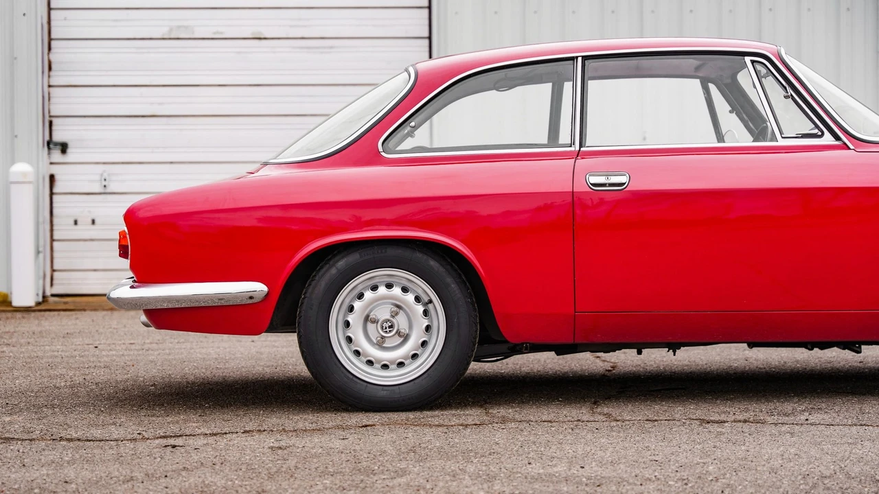 1965 Alfa Romeo Giulia Sprint GT - Image 14 of 31