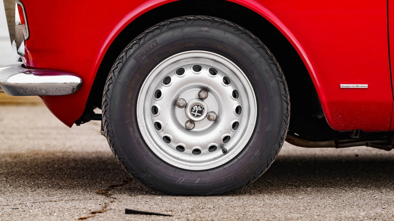 1965 Alfa Romeo Giulia Sprint GT - Image 24 of 31