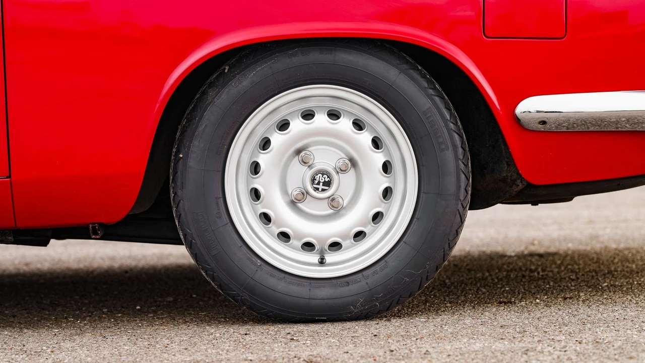 1965 Alfa Romeo Giulia Sprint GT - Image 28 of 31