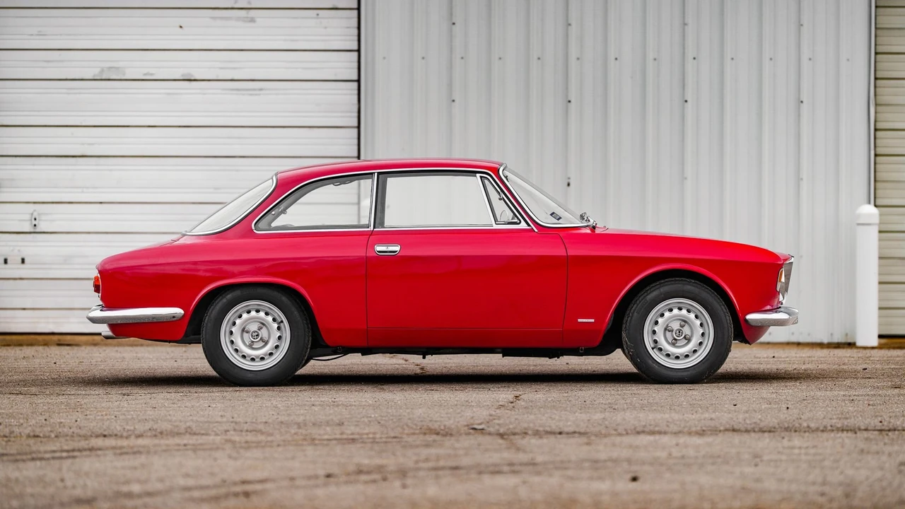 1965 Alfa Romeo Giulia Sprint GT - Image 15 of 31