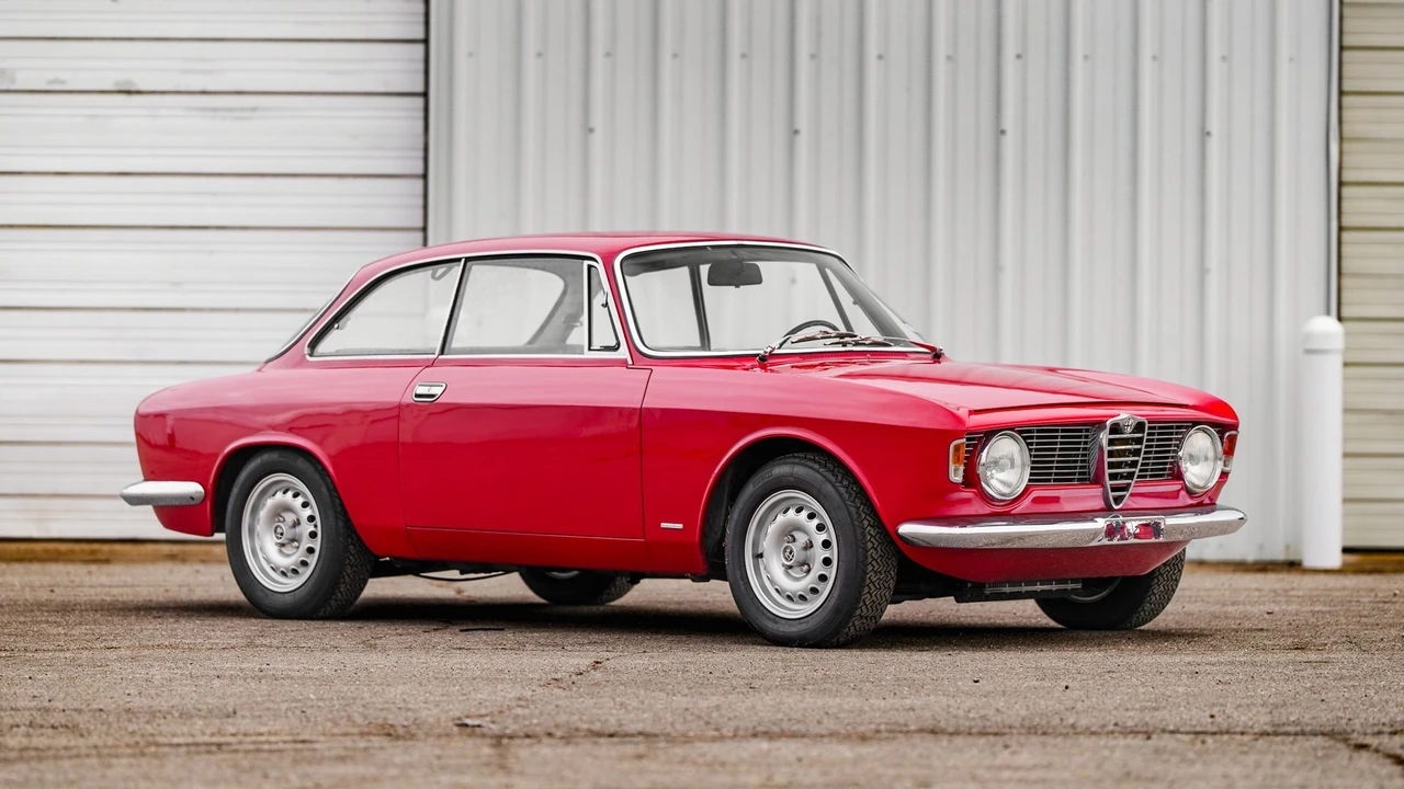 1965 Alfa Romeo Giulia Sprint GT - Image 13 of 31