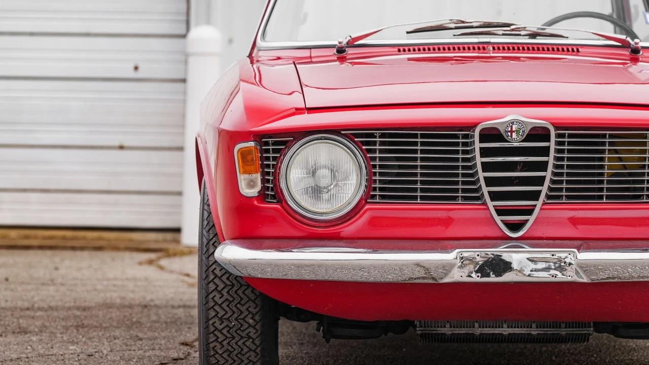 1965 Alfa Romeo Giulia Sprint GT - Image 12 of 31
