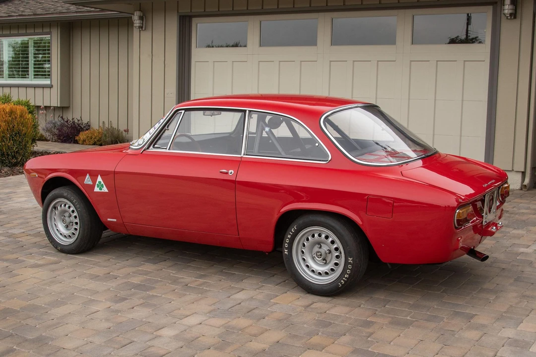 1965 Alfa Romeo Giulia Sprint GTA - Image 12 of 31