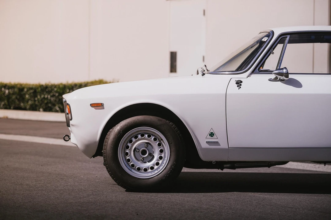 1965 Alfa Romeo Giulia Sprint GTA - Image 9 of 31