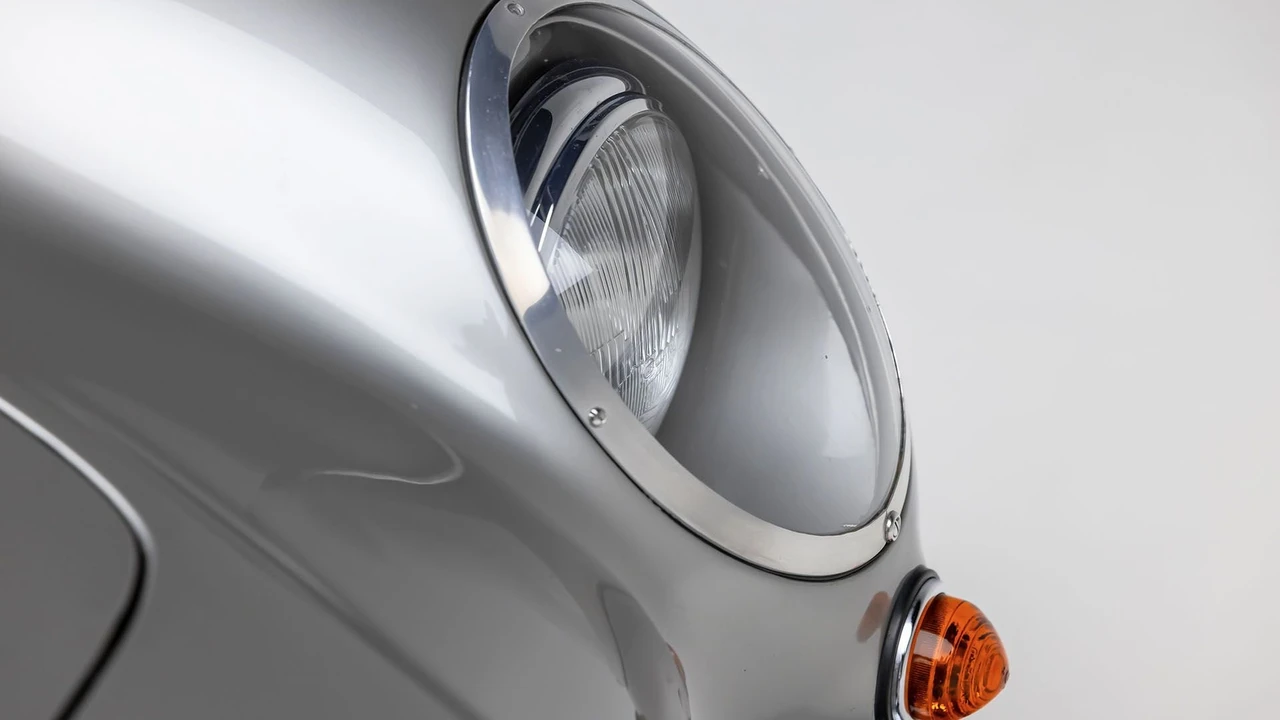 1965 Aston Martin DB5 Vantage - Image 29 of 31