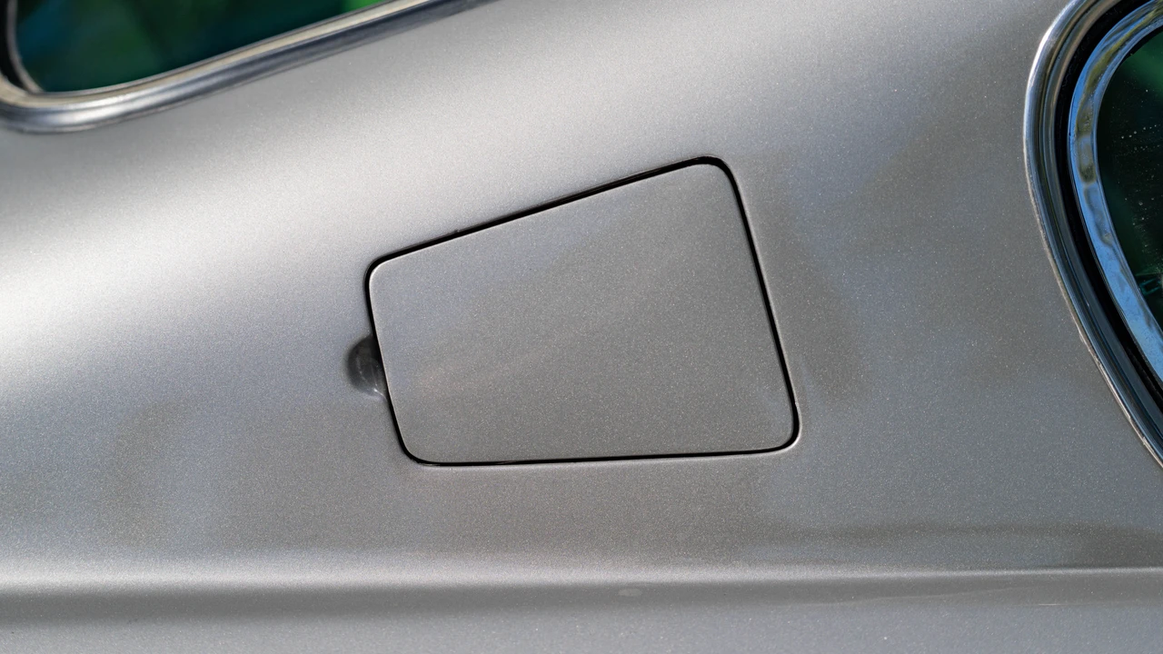 1965 Aston Martin DB6 - Image 30 of 31