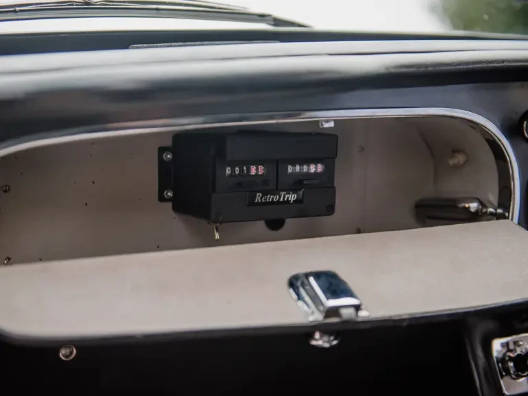 1965 Aston Martin DB6 Vantage - Image 27 of 31