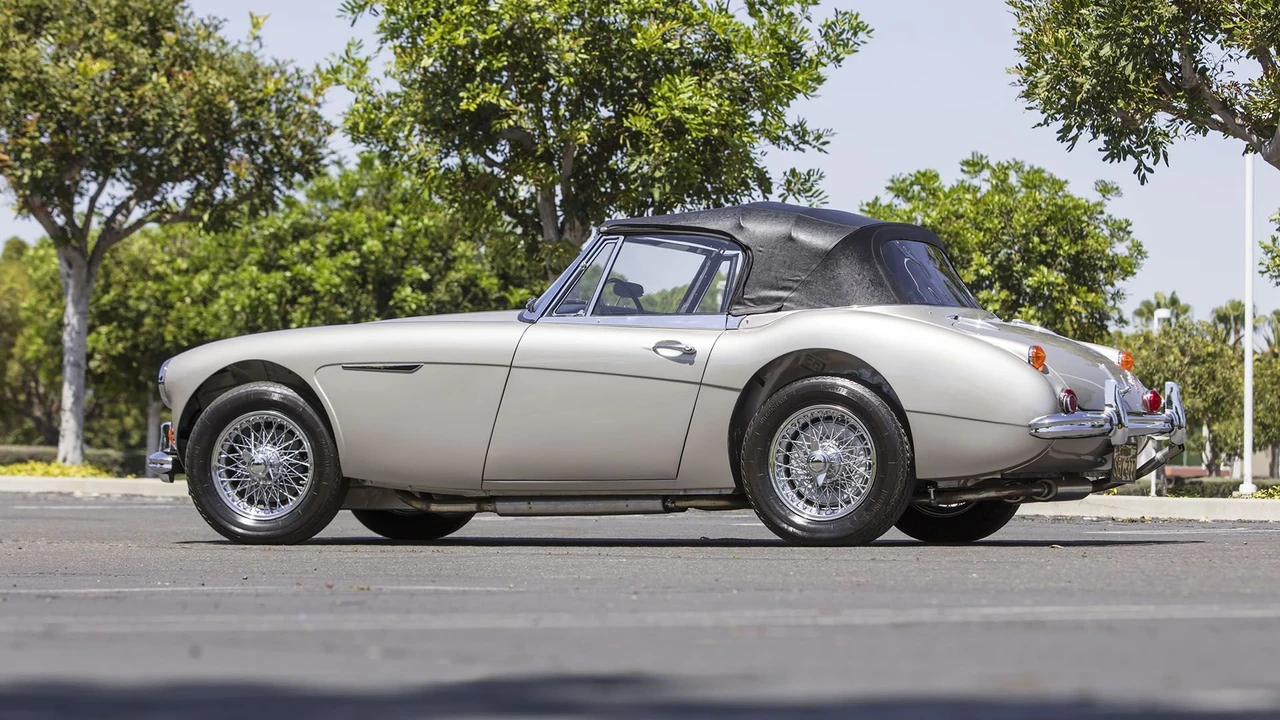 1965 Austin-Healey 3000 Mark III - Image 13 of 31
