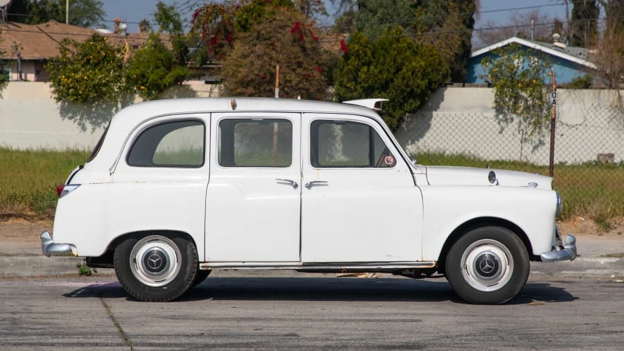 1965 Austin - Image 8 of 12
