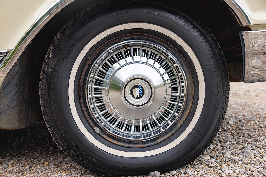 1965 Buick Electra - Image 25 of 31