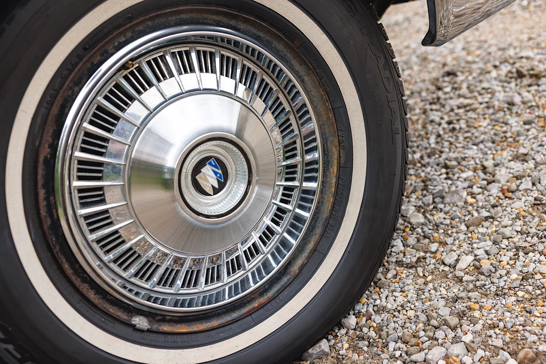 1965 Buick Electra - Image 26 of 31