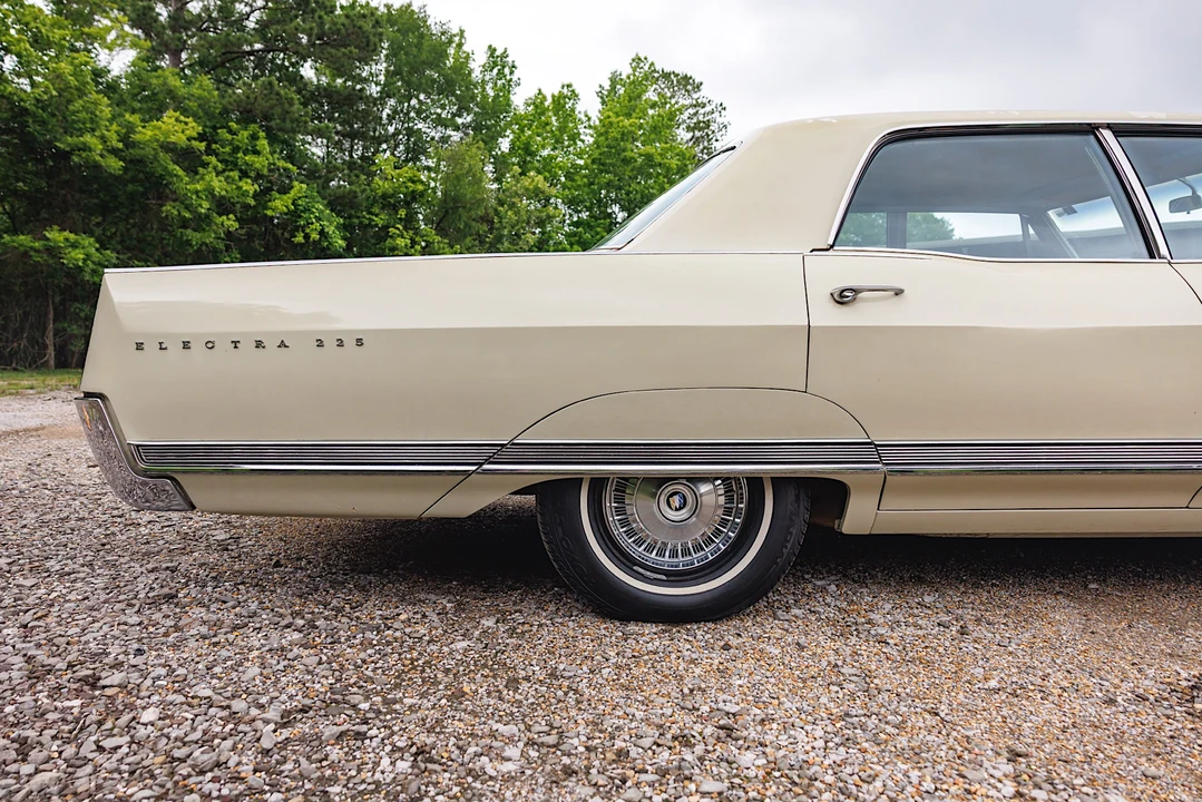 1965 Buick Electra - Image 17 of 31