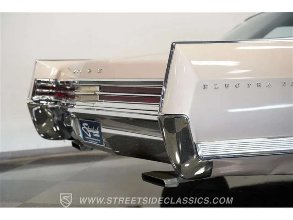 1965 Buick Electra - Image 29 of 31