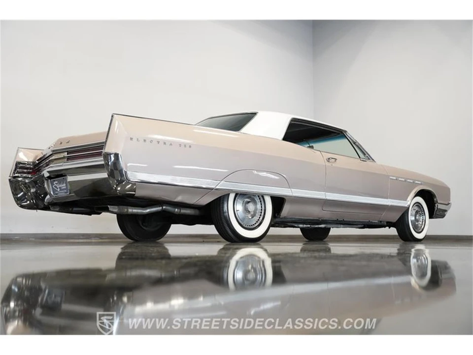 1965 Buick Electra - Image 13 of 31