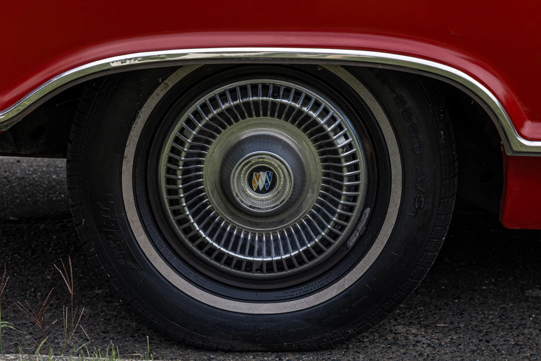 1965 Buick LeSabre - Image 23 of 31