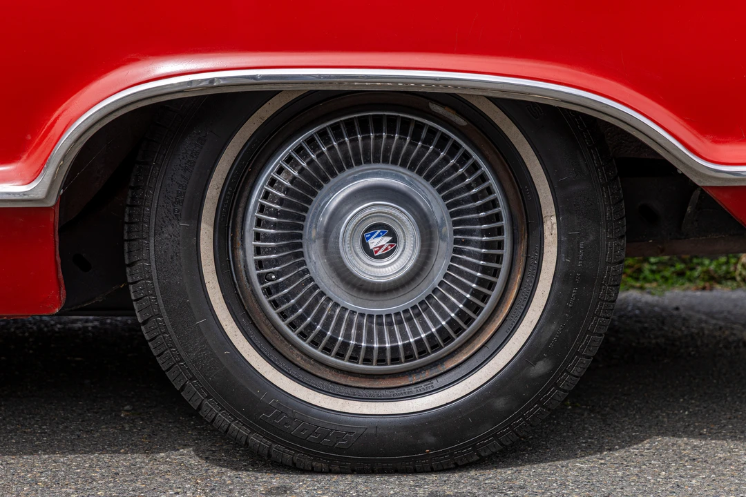 1965 Buick LeSabre - Image 25 of 31