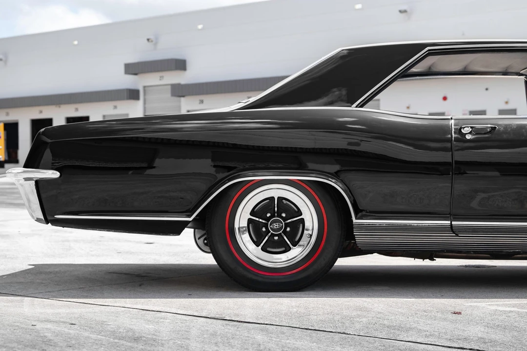 1965 Buick Riviera GS 1st Gen - Image 27 of 31