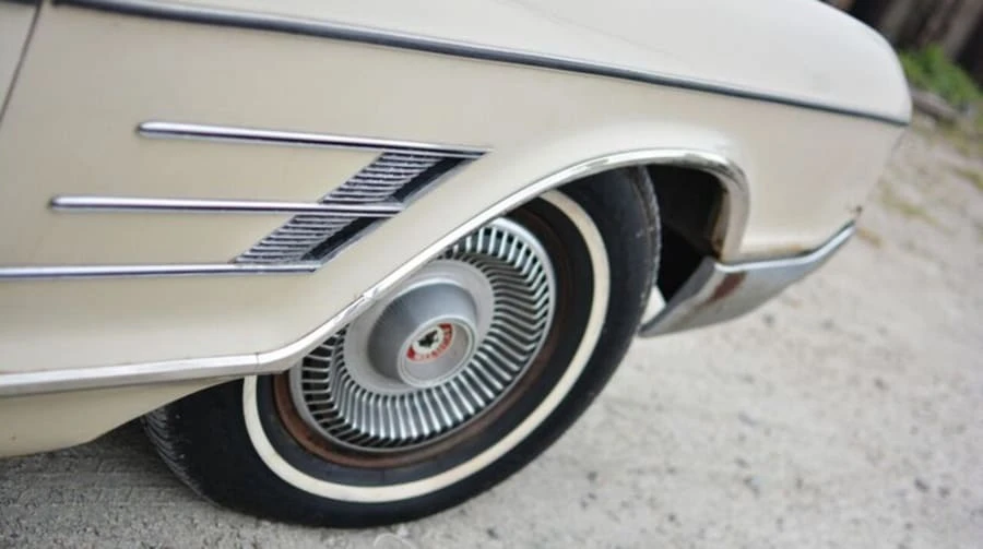 1965 Buick Wildcat - Image 9 of 12