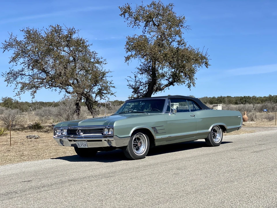 1965 Buick Wildcat - Image 14 of 31