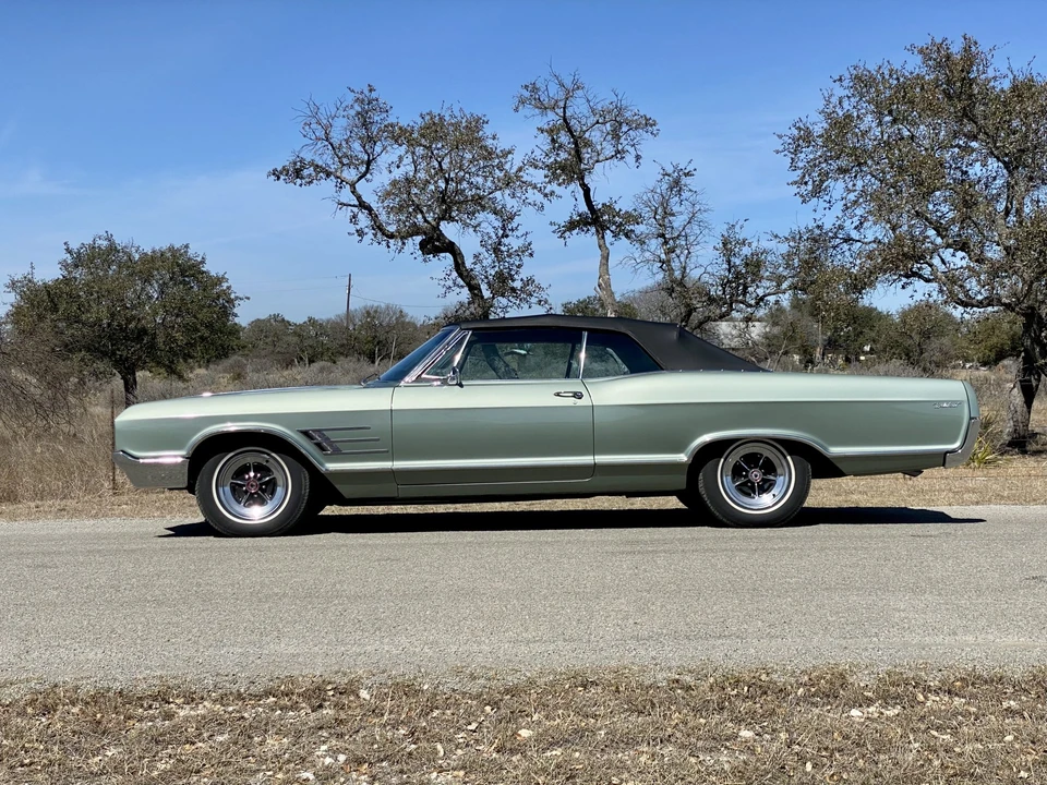 1965 Buick Wildcat - Image 16 of 31