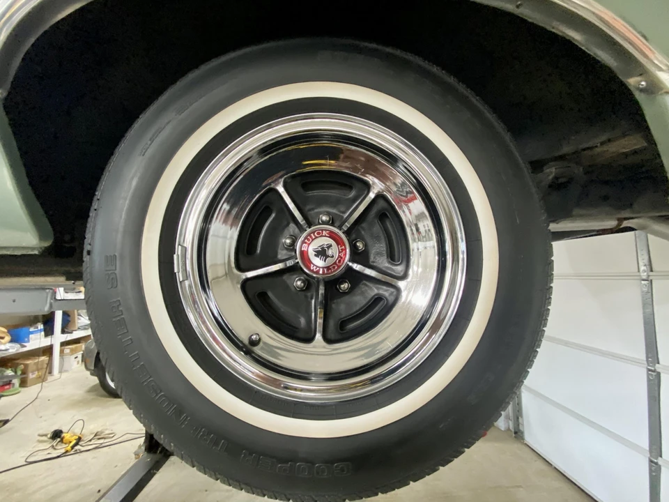 1965 Buick Wildcat - Image 24 of 31