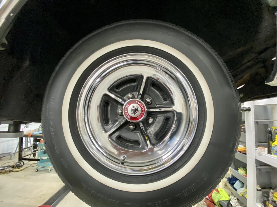 1965 Buick Wildcat - Image 23 of 31