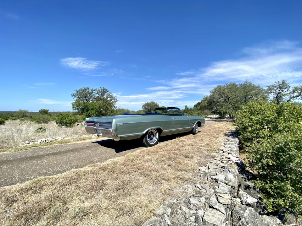 1965 Buick Wildcat - Image 8 of 31