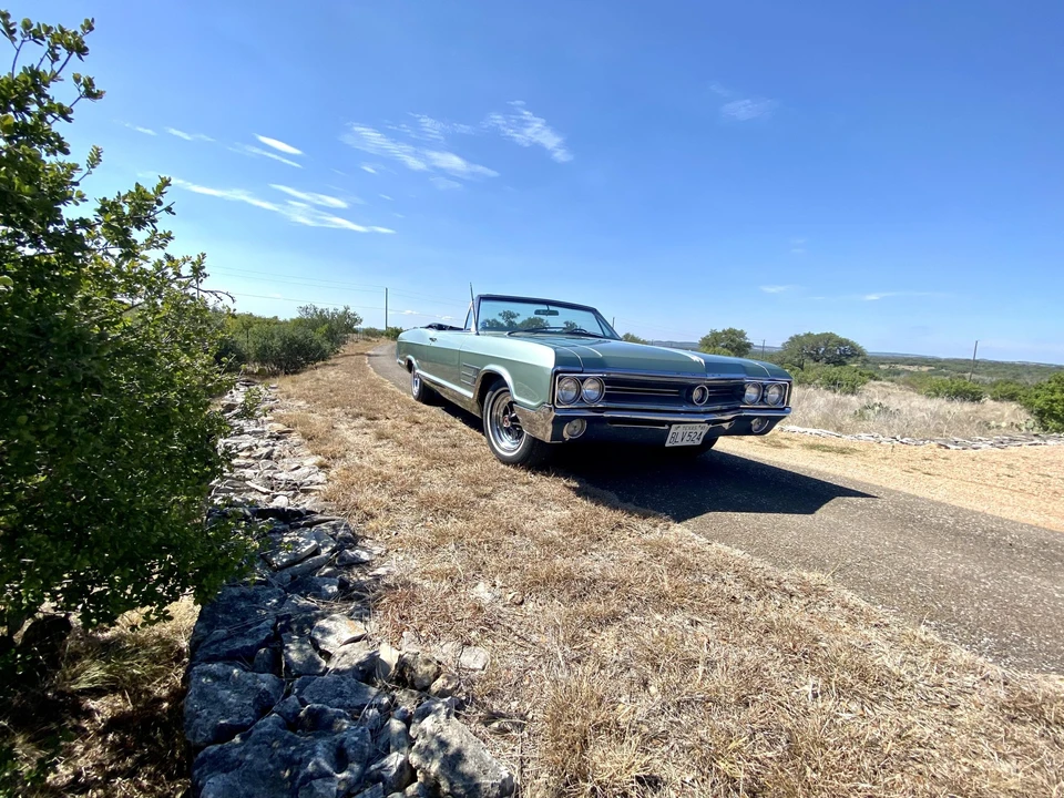 1965 Buick Wildcat - Image 10 of 31