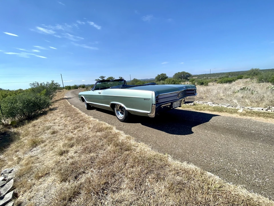 1965 Buick Wildcat - Image 4 of 31