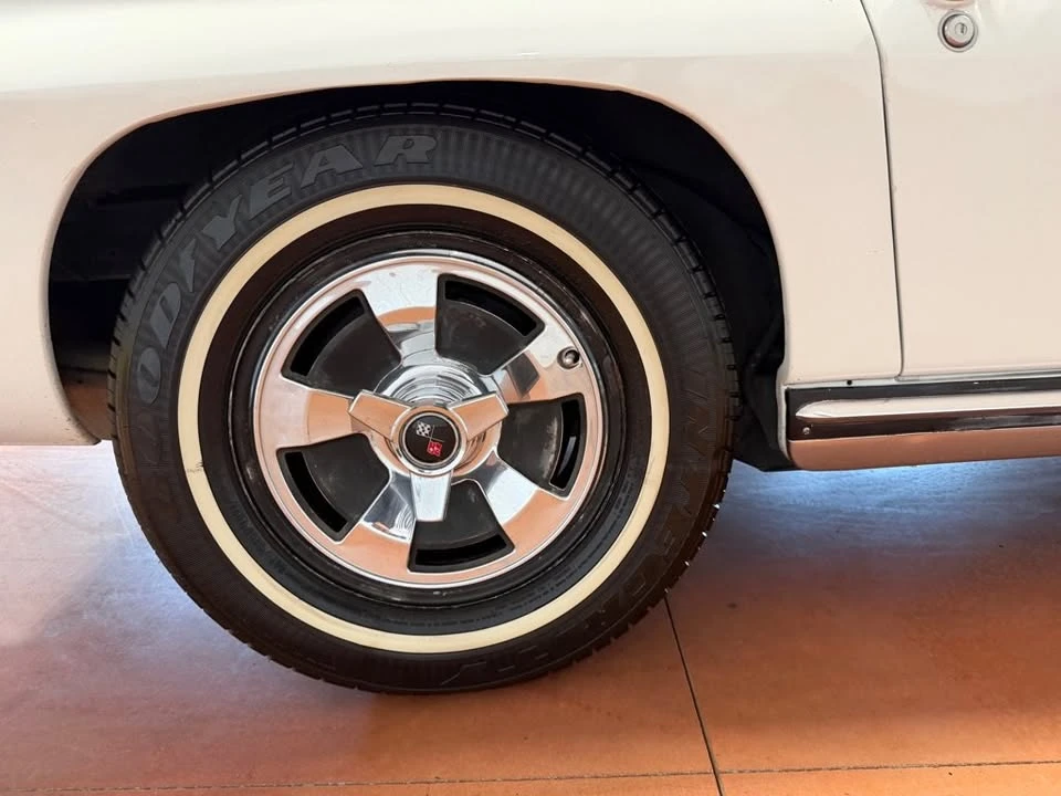 1965 Chevrolet Corvette C2 - Image 19 of 20